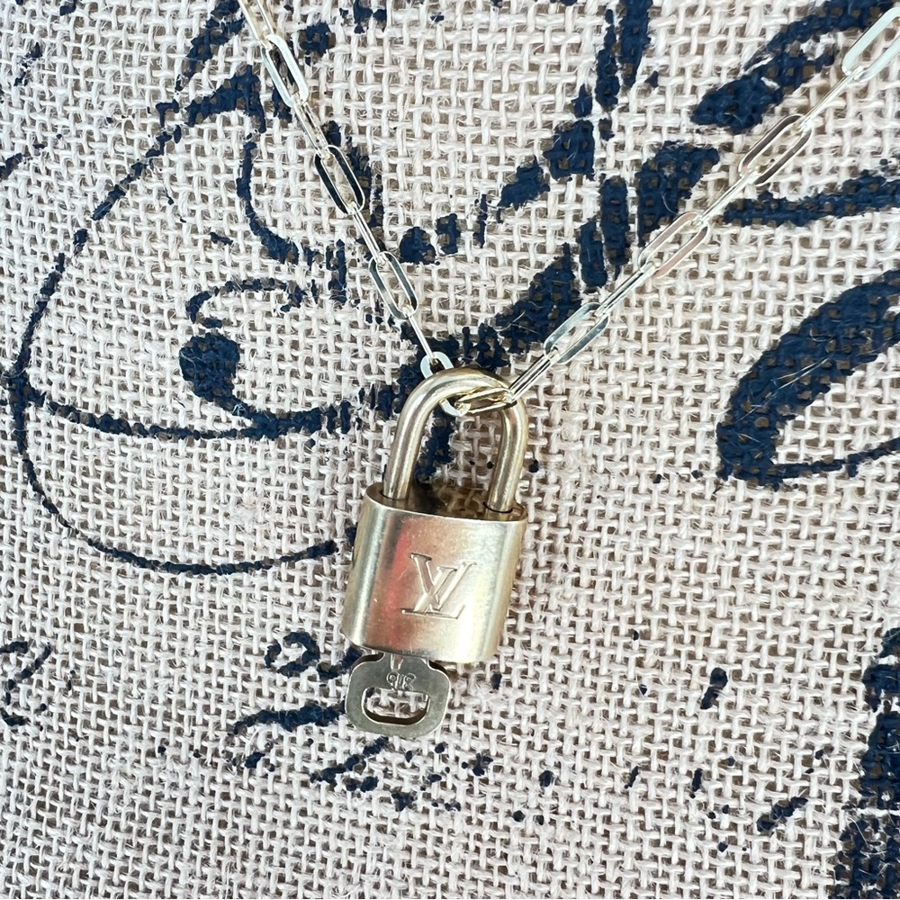 Louis Vuitton Lock & Key #315 on Giani Bernini Paperclip Link 18" Chain Necklace - Picture 11 of 17